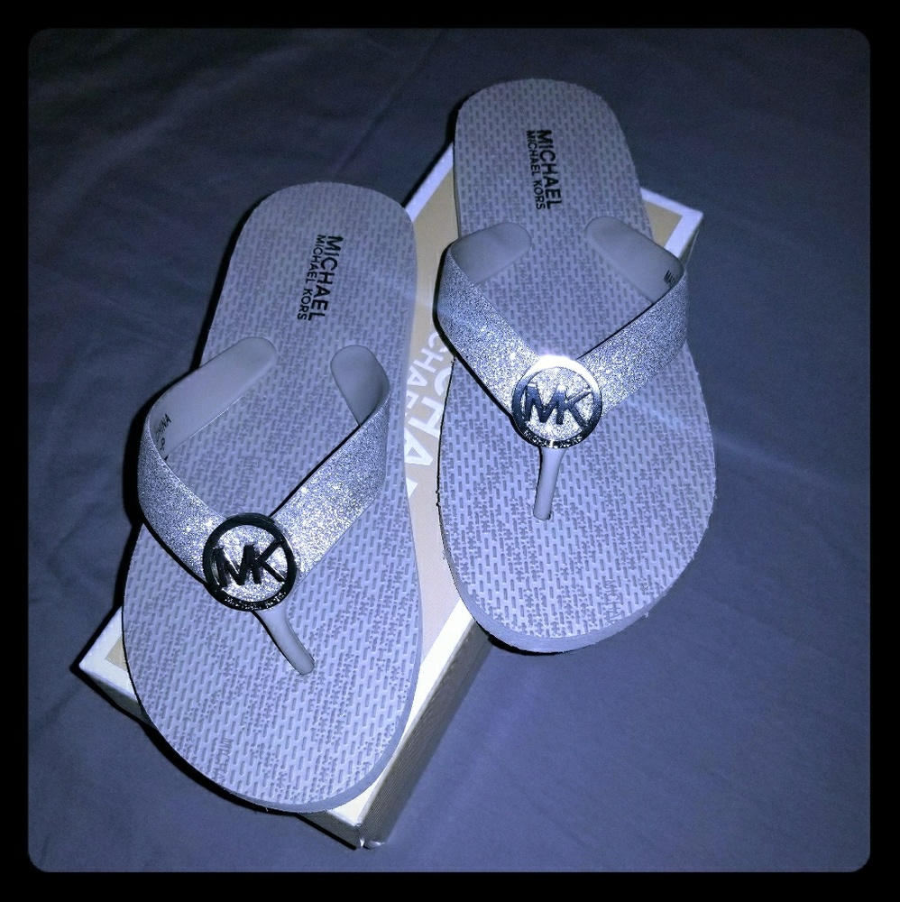 Michael Kors girl's flip flops NWT [SZ-13]